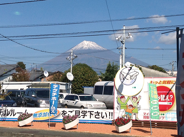 １階ショールームからの富士山