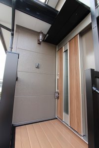 2世帯住宅リフォーム 2F玄関 After